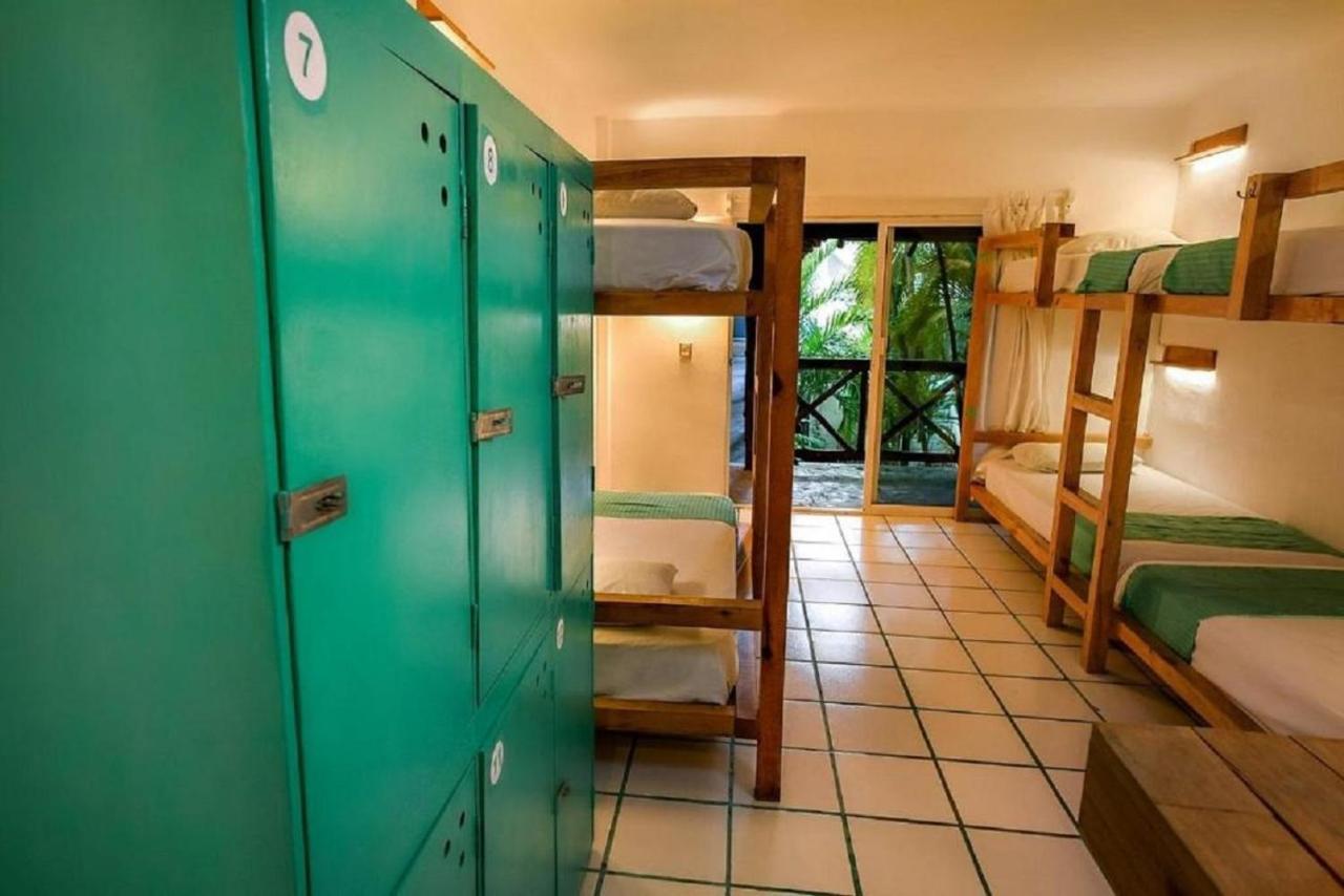 Hostal Mx 5Th Avenue Плая дел Кармен Екстериор снимка